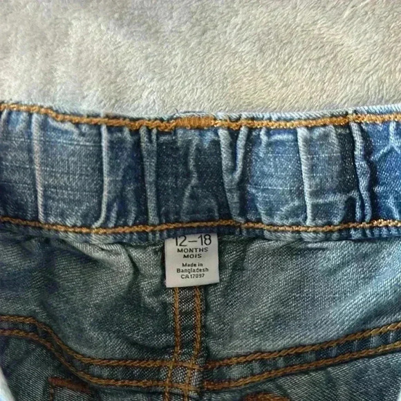 GAP - 2 piece set  - sustainable jeans and top. Size 12 to 18 months - Picture 6 of 9